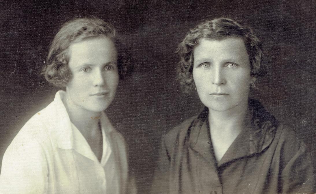 Ушакова Е.И. и Ивановская Любовь Павловна, Миасс, село Н. Торфянник, 16.08.1929 г.